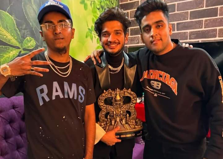 munavar farukhi with mc stan